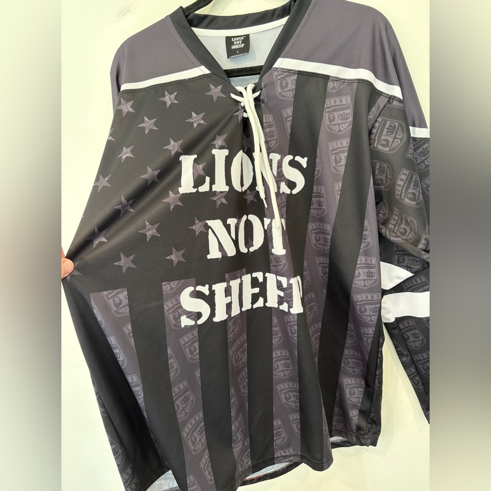 Men’s LIONS NOT SHEEP, Hockey Jersey, Size Large, Never Worn! Very nice! - Picture 2 of 10